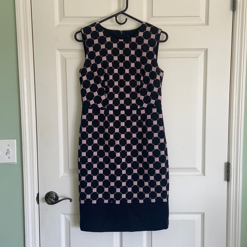 ANN TAYLOR sleeveless dress with black print, size 4